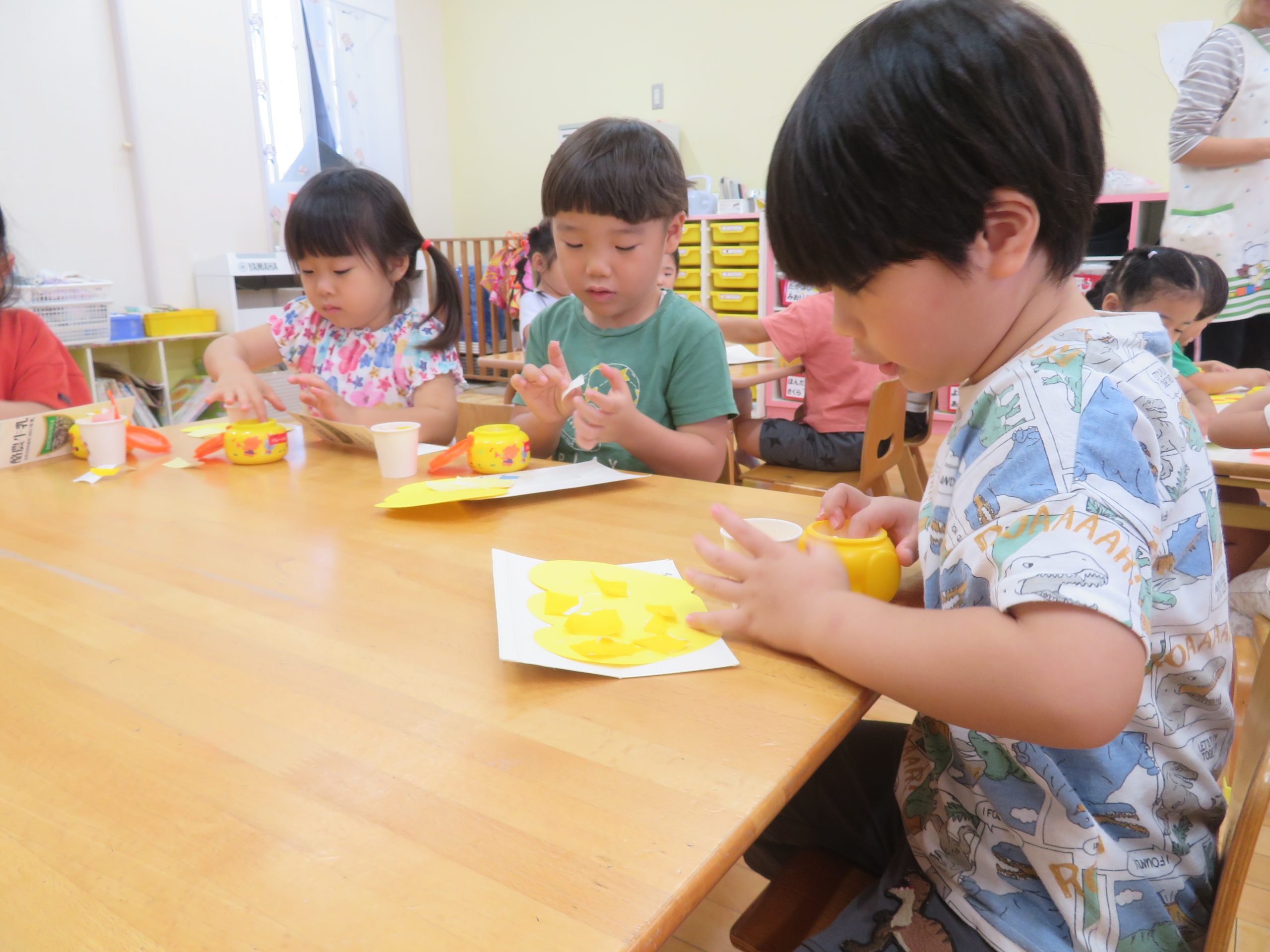 にじぐみ(3歳児)製作をしたよ♪