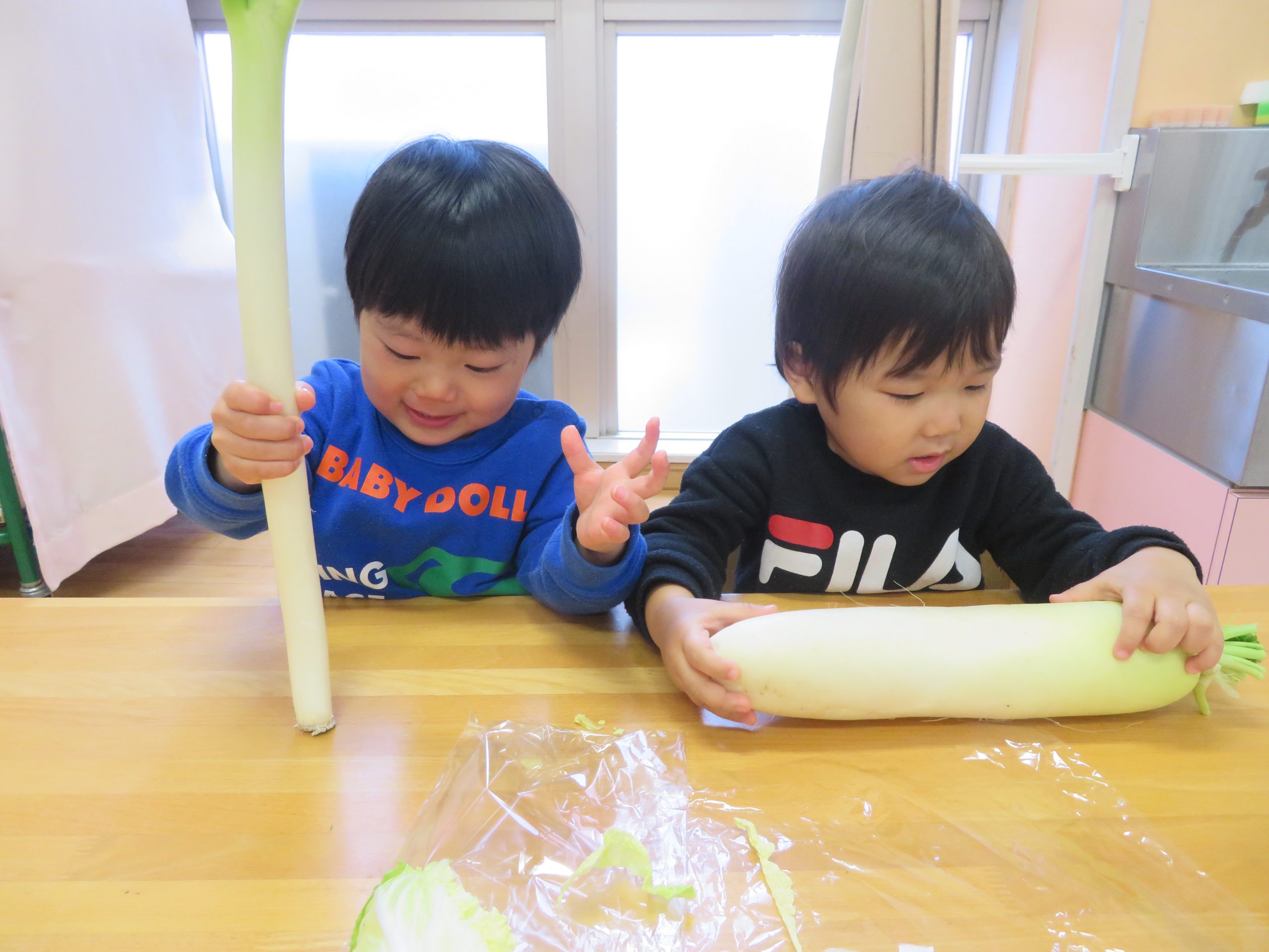冬の野菜何があるかな? はなぐみ(1歳児)