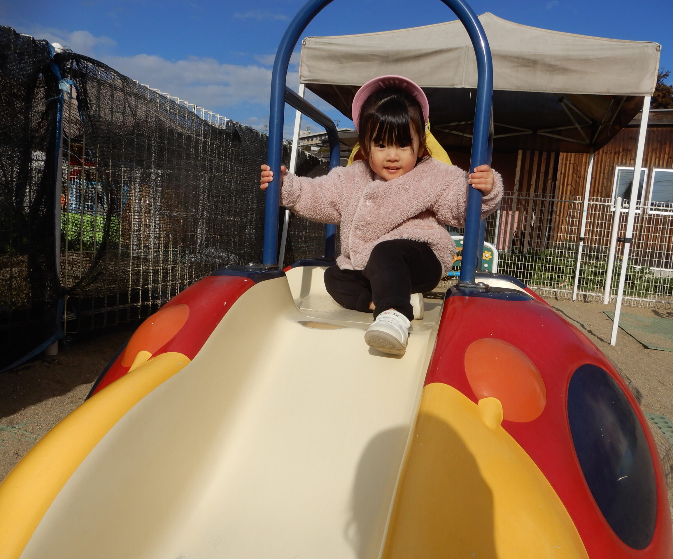 元気いっぱい戸外あそび楽しいよ！（１歳児）